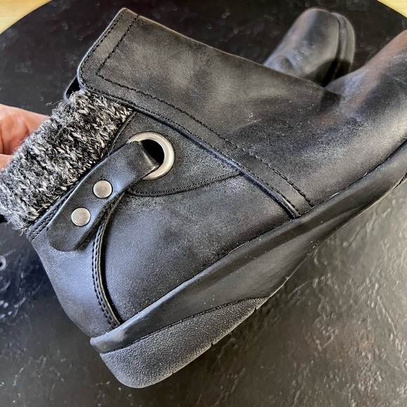 Kim Rogers Black Short Booties size 8. Faux leather boots with grey trim on back - Picture 6 of 16